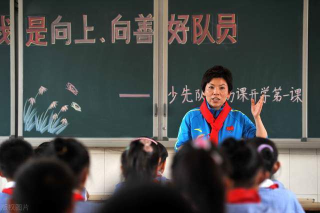 日版《那些年》与原版类似，讲述整日跟朋友重复着无聊恶作剧的男高中生水岛浩介（山田裕贵 饰）与以监督水岛为己任的优等生早濑真爱（斋藤飞鸟 饰）的恋爱故事